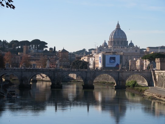 Italy - Rome - Le vatican, ou une des vues les plus connues de Rome, avec des travaux...