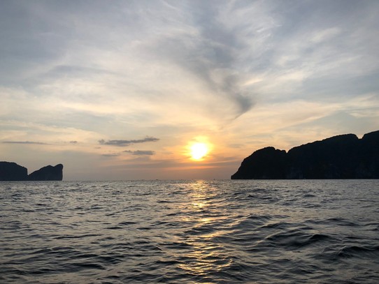 Thailand - Amphoe Mueang Krabi - Sonnenuntergang auf dem Meer