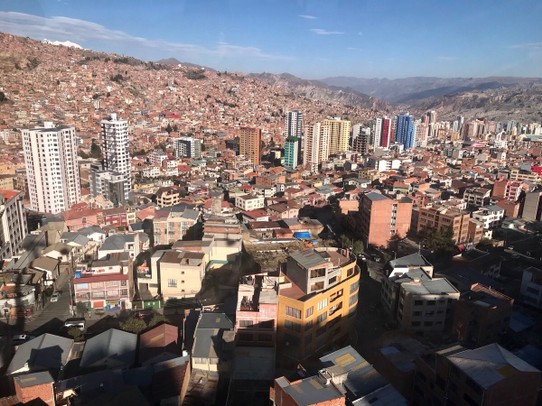 Bolivia - La Paz - Über La Paz im Teleférico, ehm gängige Transportmittel da