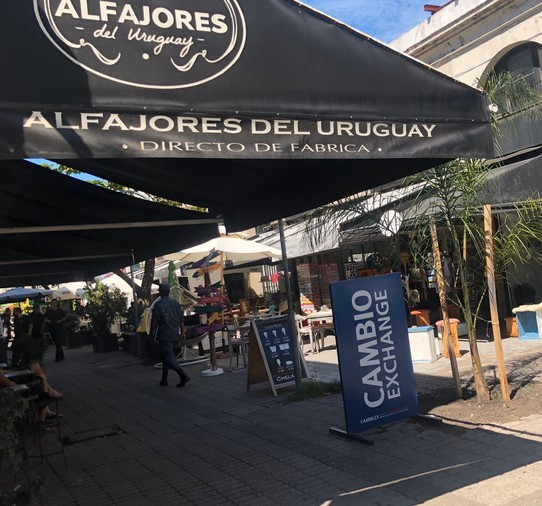 Uruguay - Montevideo - In der Marktstraße am Hafen