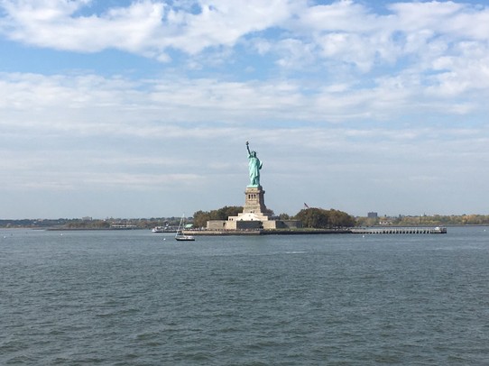 United States - New York - Die Freiheitsstatue ist wirklich kleiner als man sie sich vorstellt