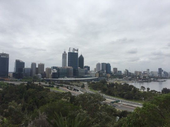 Australien - Ascot - Perth Skyline 