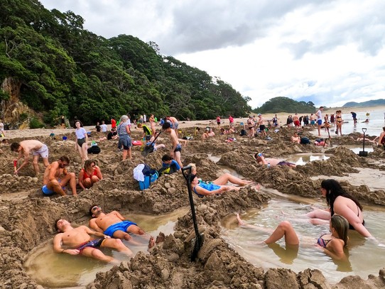 Neuseeland - Hot Water Beach - Alle anderen auch