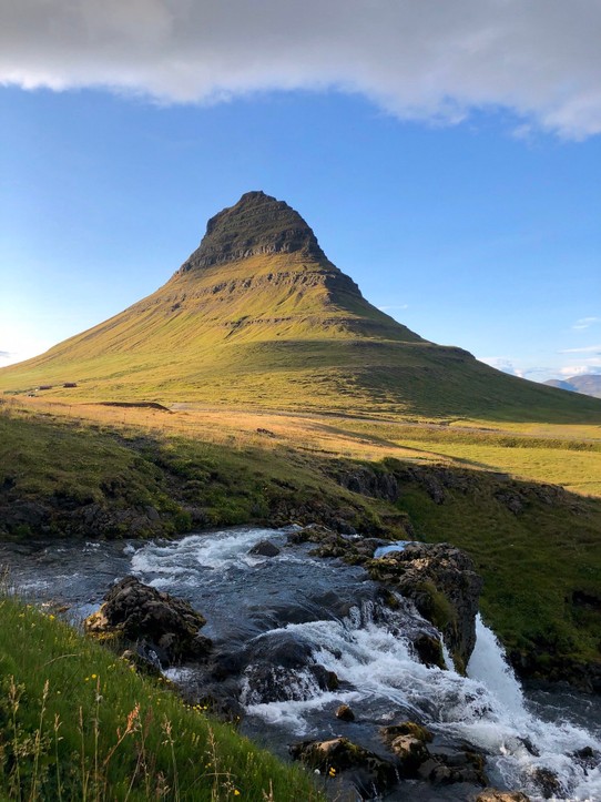 Island - Grundarfjarðarbær - Und nun langsam nähern wir uns dem perfekten Kirkjufell Foto... Mit dem Kirkjufellsfoss im Vordergrund👍