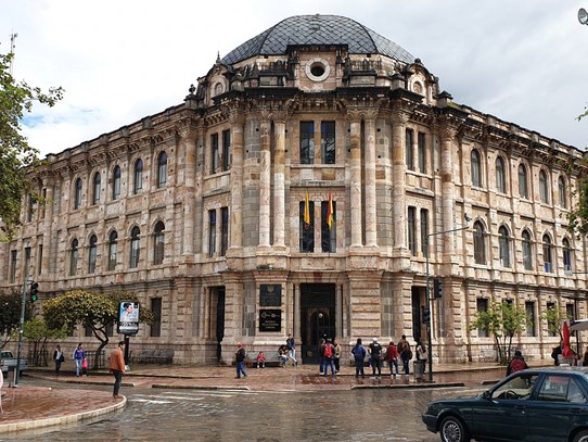 Ecuador - Cuenca - Pretty building