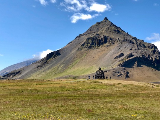 Island - Arnarstapi - Sagenfigur Bárður und Berg Stapafell😍