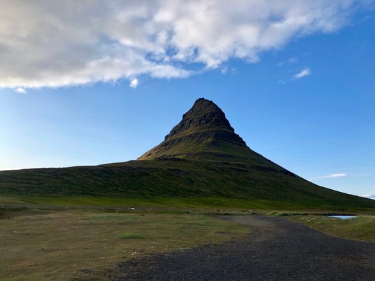 Island - Grundarfjarðarbær - Wow! Hammer👍 Wirklich eine sehr markante Form...
