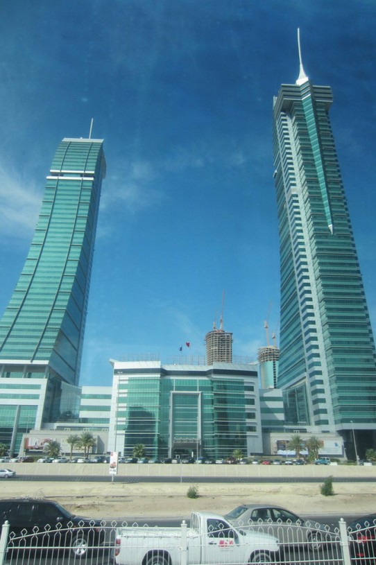 Bahrain - Manama - Bahrain Wüstenstadt  Manama wächst 