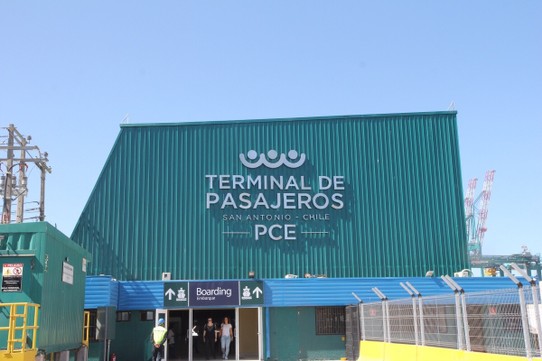 Chile - Valparaíso - Terminal ist abgesichert werden mit Shattel-Bus vom Schiff durch den Hafen gefahren