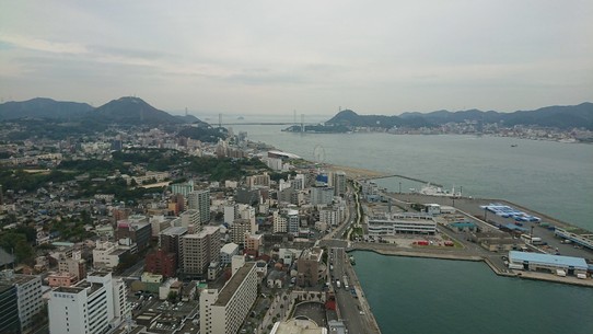 Japan - Ube - Die Brücke markiert die schmalste Stelle zwischen den Hauptinseln Honshu und Kyushu.