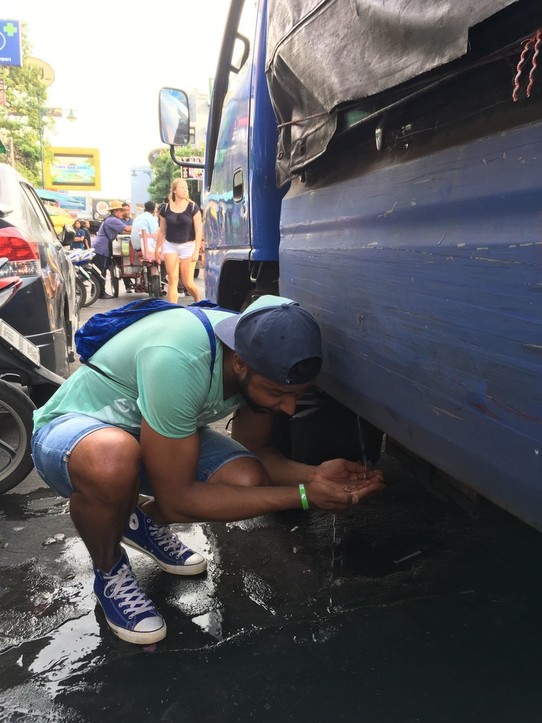 Thailand - Bangkok - Wenn der Ice truck mal neben einem zum stehen kommt sollte man es ausnutzen. 