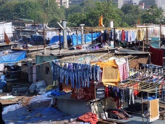  - Indien, Mumbai,  - Wäsche trocknen unter der Sonne Indiens 
