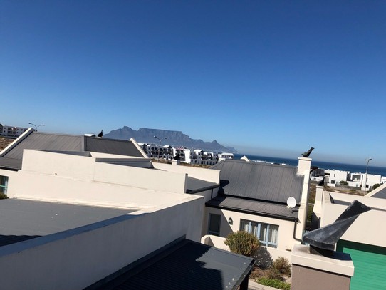 Südafrika - Cape Point - Blick zum Tafelberg und Meer