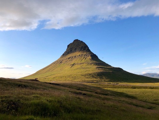 Island - Grundarfjarðarbær - Einfach Hammer. Vor allem sieht der Berg in diesem abendlichen Licht einfach noch spektakulärer aus...