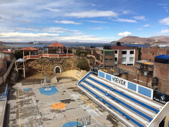 Peru - Puno - Blick von unserem Zimmer über Puno zum See - wenn gerade kein Schnee fällt...