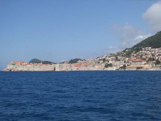 Kroatien - Župa Dubrovačka - Der erste Blick auf Dubrovnik vom Boot aus 