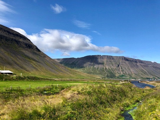 Island - Ísafjarðarbær - Und nun begeben wir uns mal nach Ísafjörður hinein und schauen uns noch kurz das Städtchen an, bevor unsere Fahrt weiter geht...
