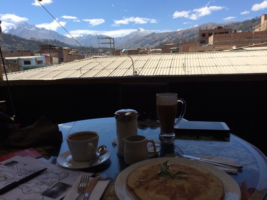Peru - Huaraz - Das ist mal ein Ausblick beim Kaffee + Bananenpfannkuchen