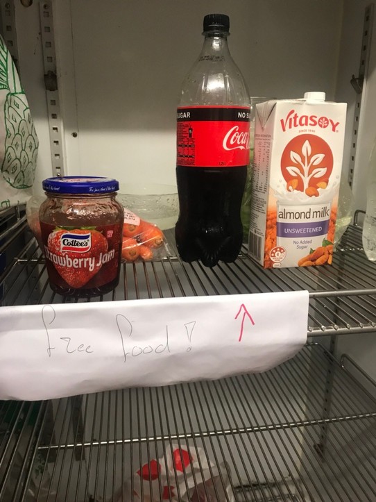 Australien - Port Macquarie - could be my fridge- Coke Zero and Almondmilk