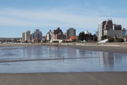 Argentinien - Puerto Madryn - Strand bei Ebbe