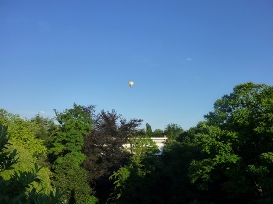 Deutschland - Ludwigshafen am Rhein - Home. Heißluftballon über dem Stadtpark und dem Rhein