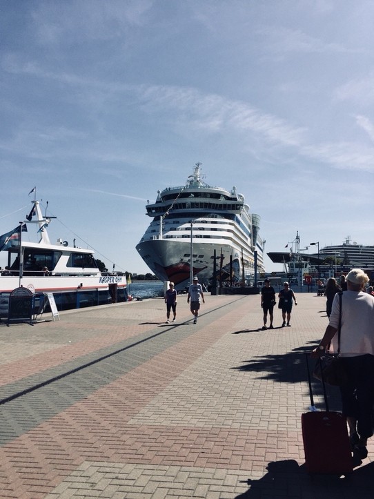 Deutschland - Rostock - Der erste Blick aufs Schiff 🚢 