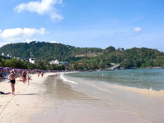 Thailand - Amphoe Kathu - Patong Beach mit Touristen