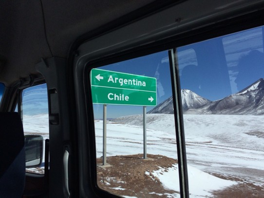 Chile - San Pedro de Atacama - Nach der bolivianischen Grenzstation ergeben sich zwei Optionen: Wir sind nach rechts abgebogen