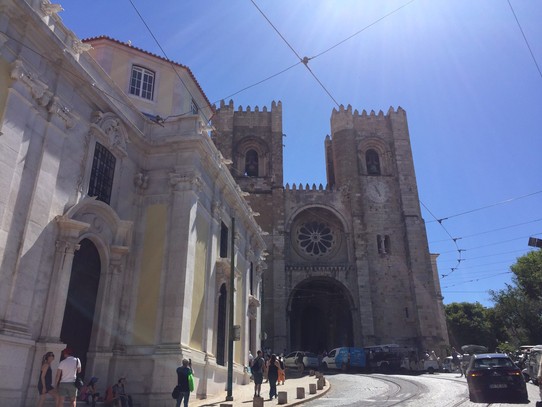 Portugal - Lisboa - Die Kirche auf dem Weg zur Burg