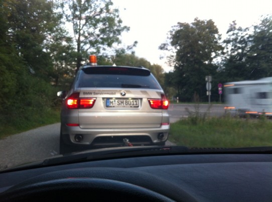 Rumänien - Temeschwar - ...ähm, da war noch was. Ausgerechnet in Ingolstadt macht mein BMW schlapp. Wo da doch kaum jemand Ahnung von richtigen Autos hat. Druckschläuche eingerissen, Motorlüftung dicht. Abgeschleppt. Weiter mit Mietwagen. 