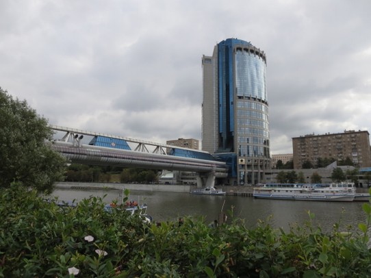 Russland - Moskau - Überdachte Brücke = Einkaufsmeile, cool!