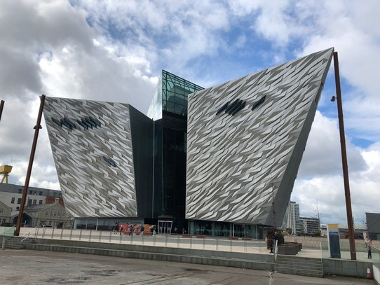 Vereinigtes Königreich - Belfast - Titanic-Museum (hier in Belfast wurde die Titanic gebaut)