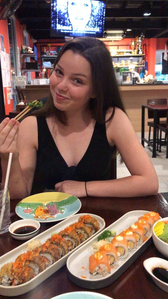 Thailand - Amphoe Mueang Krabi - Wir haben uns für Sushi als Abendessen entschieden😍