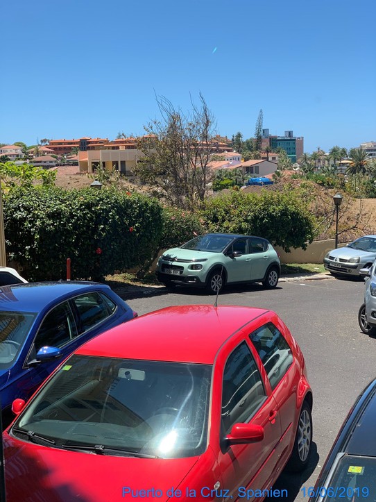 Spanien - Puerto de la Cruz - Ein besserer Parkplatz ist nicht mehr möglich 