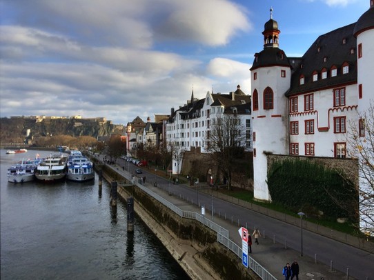 Deutschland - Koblenz - hübsche Villen an der Mosel
