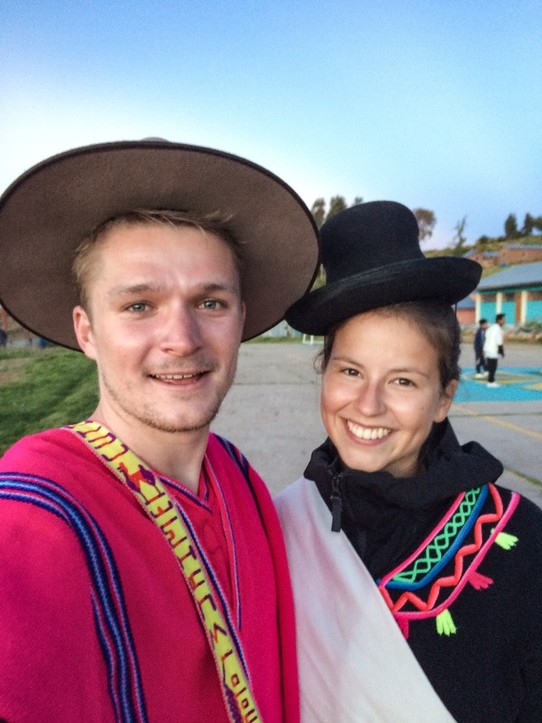 unbekannt - Titicaca-See - nach einem kurzen Fußballspiel zum kennenlernen, wurden wir erneut traditionell eingekleidet