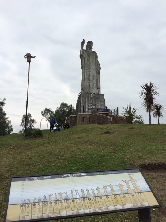 Argentinien - San Miguel de Tucumán - Lustigerweise zufällig schon der dritte Jesus der Route, die auch noch allesamt auf dem Schild stehen!