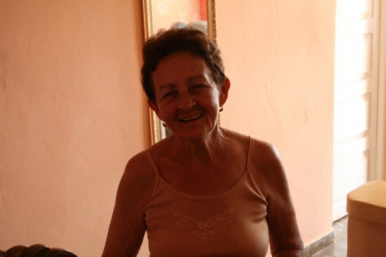 Kuba - Viñales - Die Oma - immer lustig drauf!