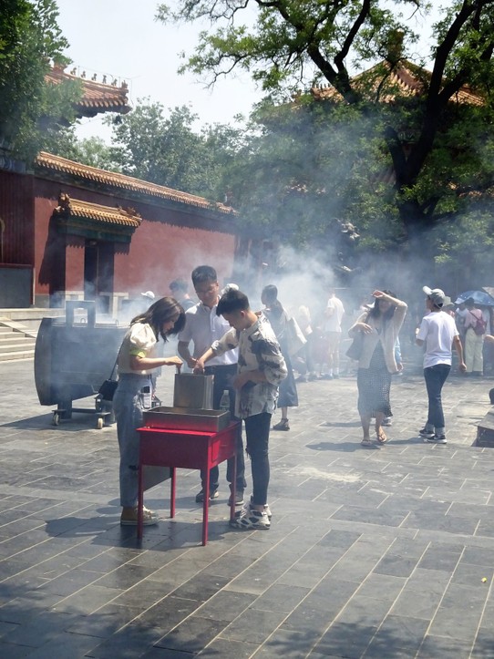 China - Beijing - Worshippers at the Lama Temple