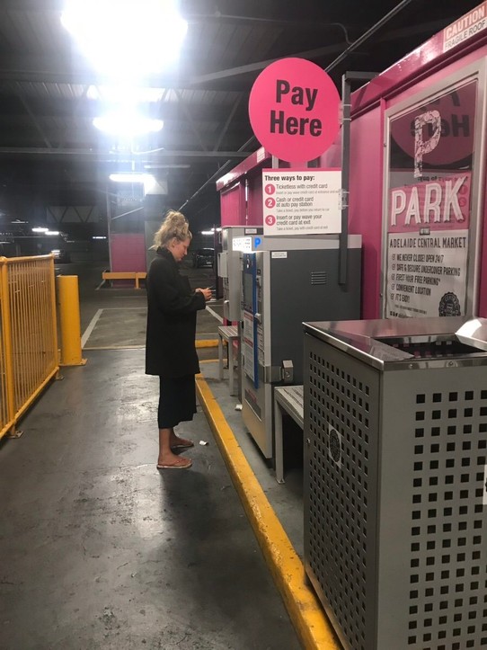 Australien - Adelaide - wenn dich die Parkplatzsuche nach 450 km nervt 🙈

Dann lieber ins Parkhaus statt einen  Strafzettel zu kassieren.