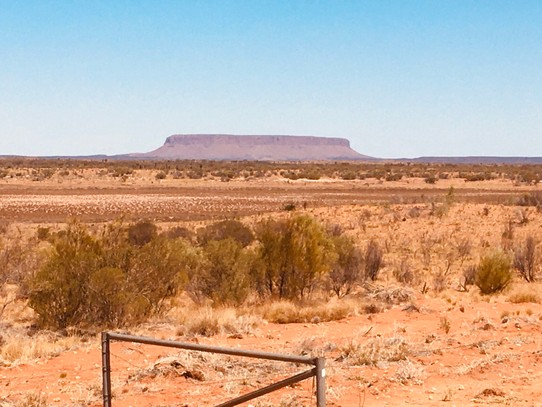 Australien - Mutitjulu - Hier dachten wir, dass wir den Uluru sehen... war aber nen anderer Fels 😂😂