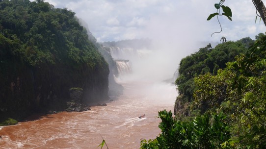 Argentinië - Puerto Iguazú - Op dat bootje zaten we even later ook