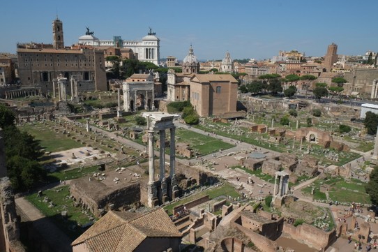 Italien - Forum Romanum & Palatine - Vom Palatin hat man einen fantastischen Blick auf das Forum Romanum. 1000 Jahre lang wurde hier Weltpolitik gemacht.