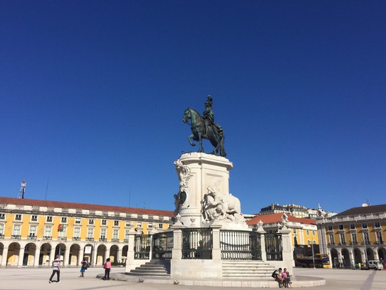 Portugal - Lisboa - Der große Platz mit dem Eingangstor nach Beixe