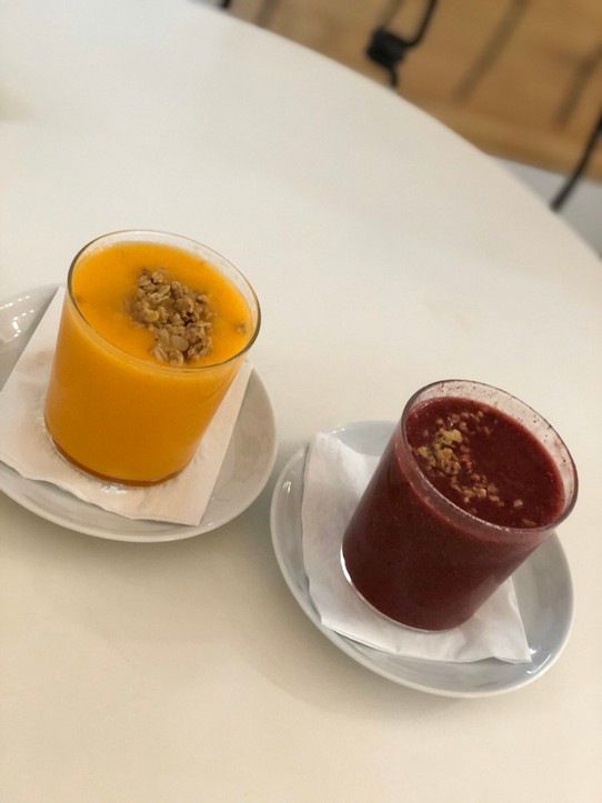 Spanien - Manacor - Smoothie... 😋

rot: Rote Beete, Erdbeere & Apfel

gelb: Ananas, Karotte & Mango