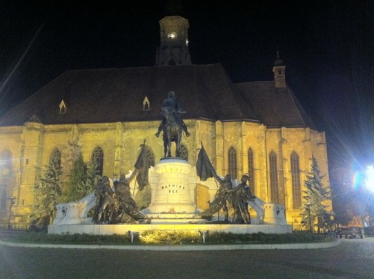 Rumänien - Klausenburg - Piața Unirii bei Nacht