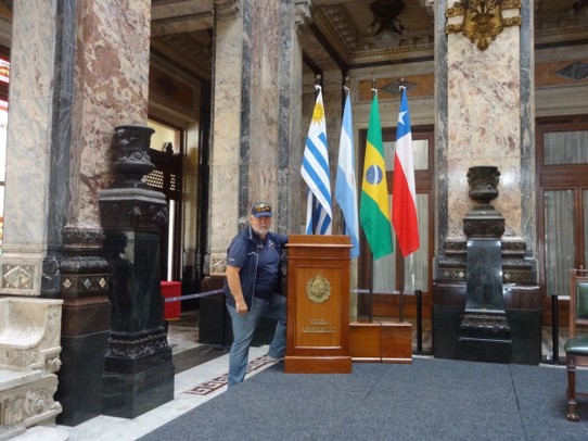 Uruguay - Montevideo - Der neue Präsident geht zu seiner Rede