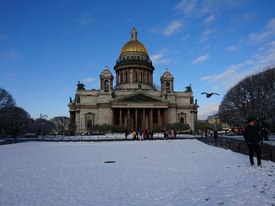 Russland - Sankt Petersburg - St Isaac's Chathedral - mal mit Schnee und Vogel :)
