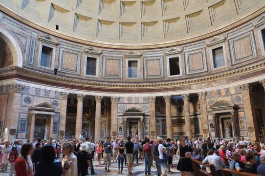 Italien - Roma - Im Pantheon - ein beeindruckende Atmosphäre ... Trotz der vielen Menschen!