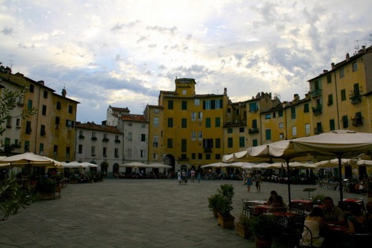 Italy - Lucca - Piazza Anfiteatro